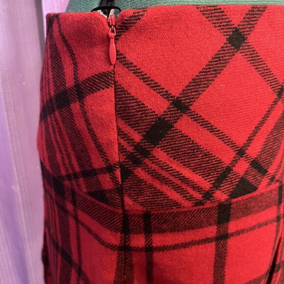 La Chapelle Red & Black Pleated Wool Skirt - Picture 4 of 6